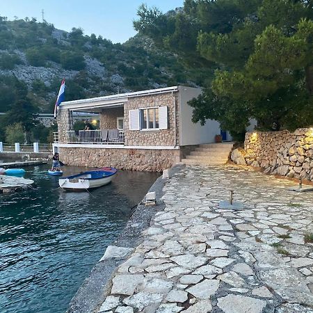 Villa Kuca Za Odmor Jelena à Starigrad Paklenica Extérieur photo