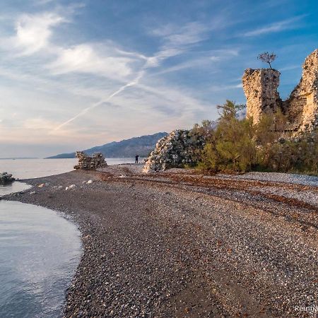 Villa Kuca Za Odmor Jelena à Starigrad Paklenica Extérieur photo