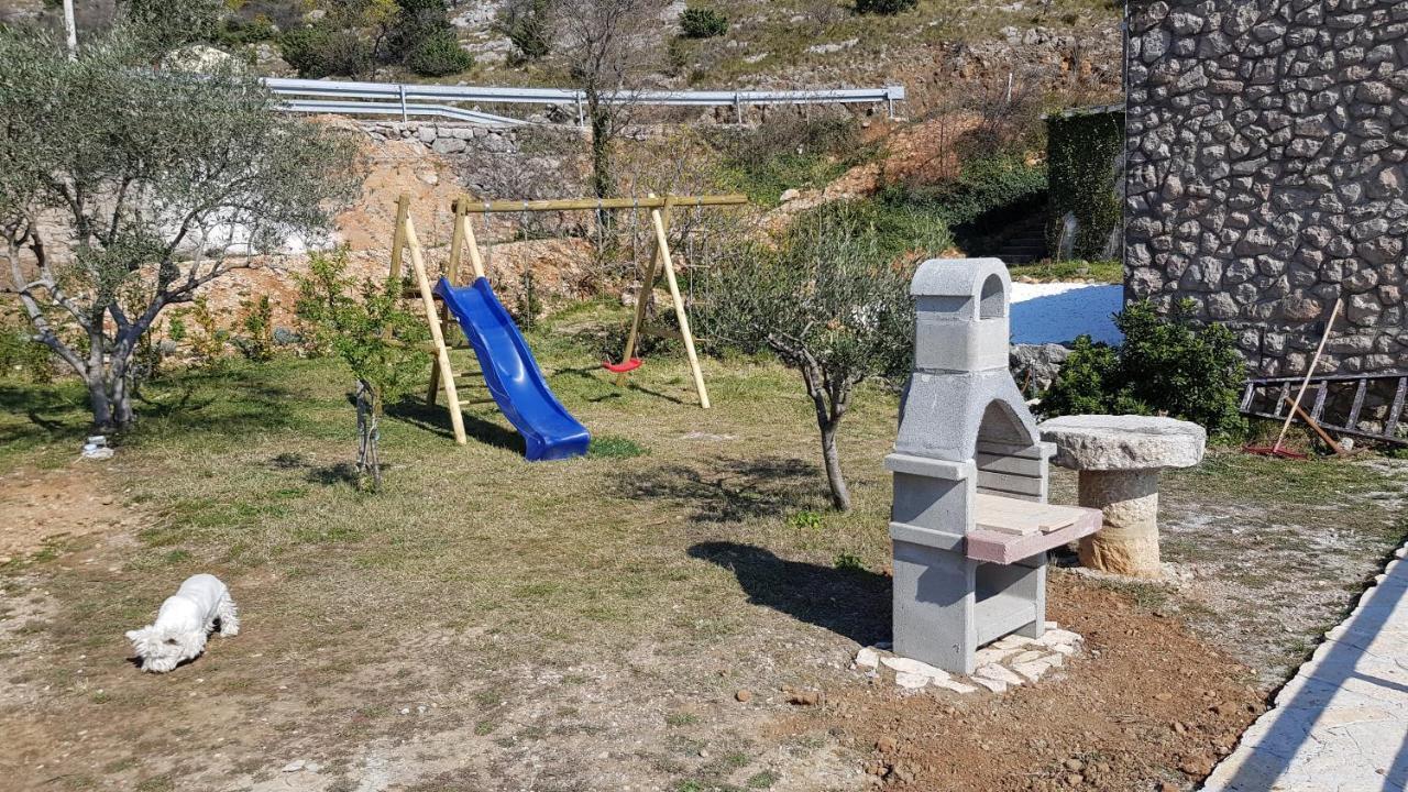 Villa Kuca Za Odmor Jelena à Starigrad Paklenica Extérieur photo