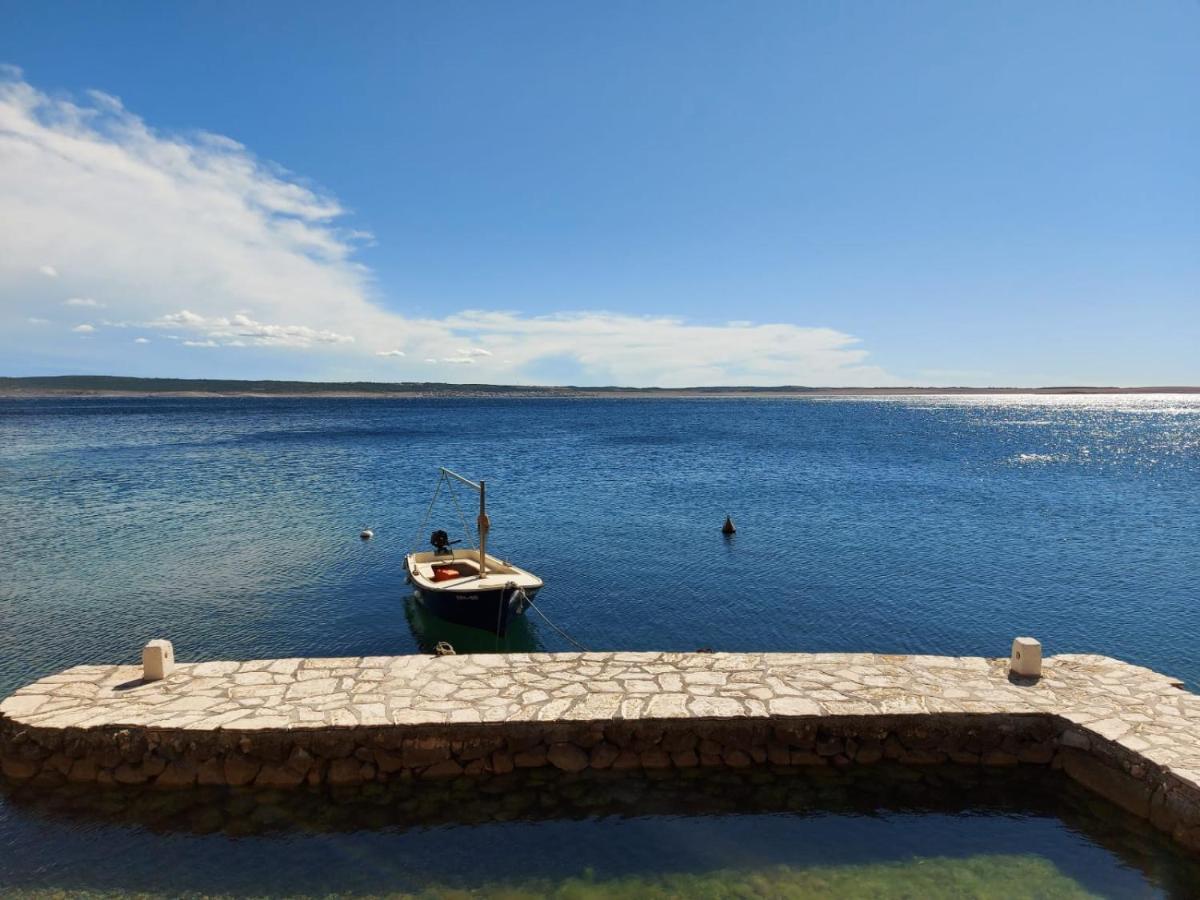 Villa Kuca Za Odmor Jelena à Starigrad Paklenica Extérieur photo