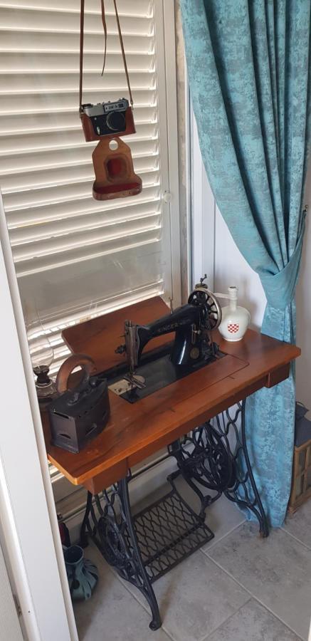 Villa Kuca Za Odmor Jelena à Starigrad Paklenica Extérieur photo