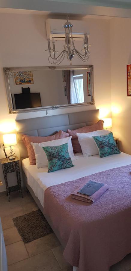 Villa Kuca Za Odmor Jelena à Starigrad Paklenica Extérieur photo
