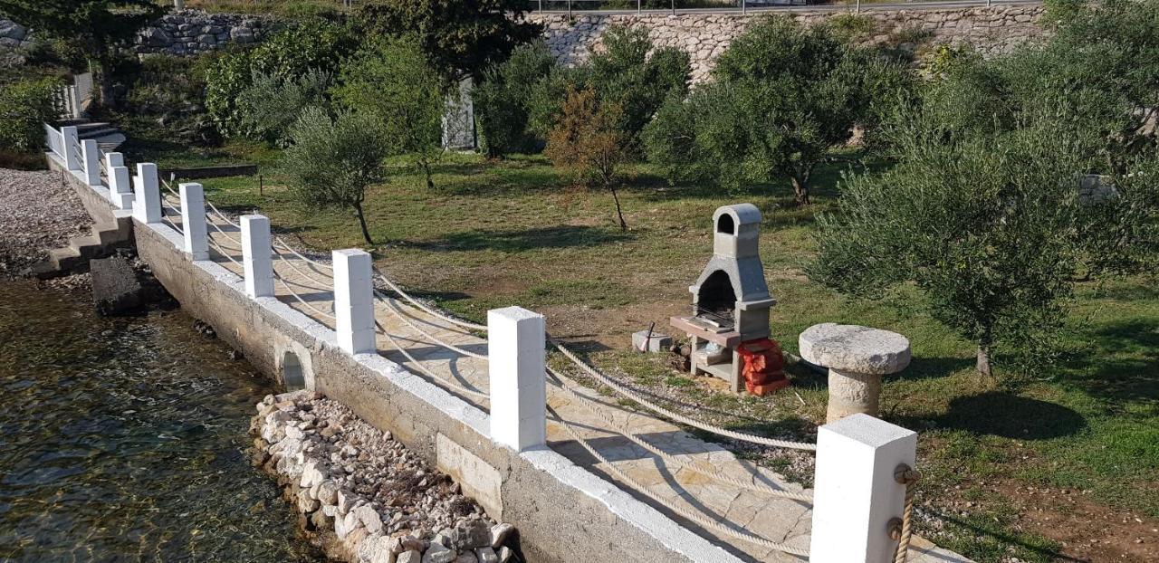 Villa Kuca Za Odmor Jelena à Starigrad Paklenica Extérieur photo