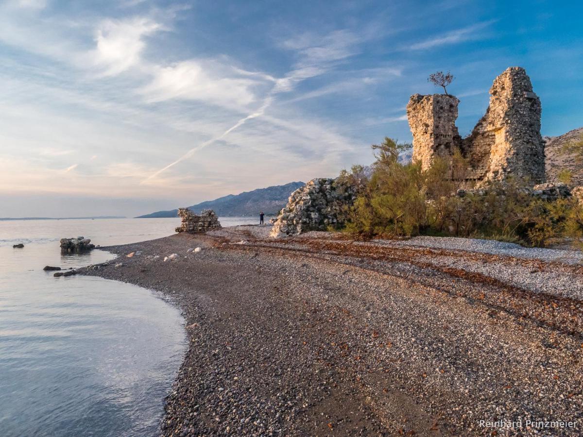 Villa Kuca Za Odmor Jelena à Starigrad Paklenica Extérieur photo