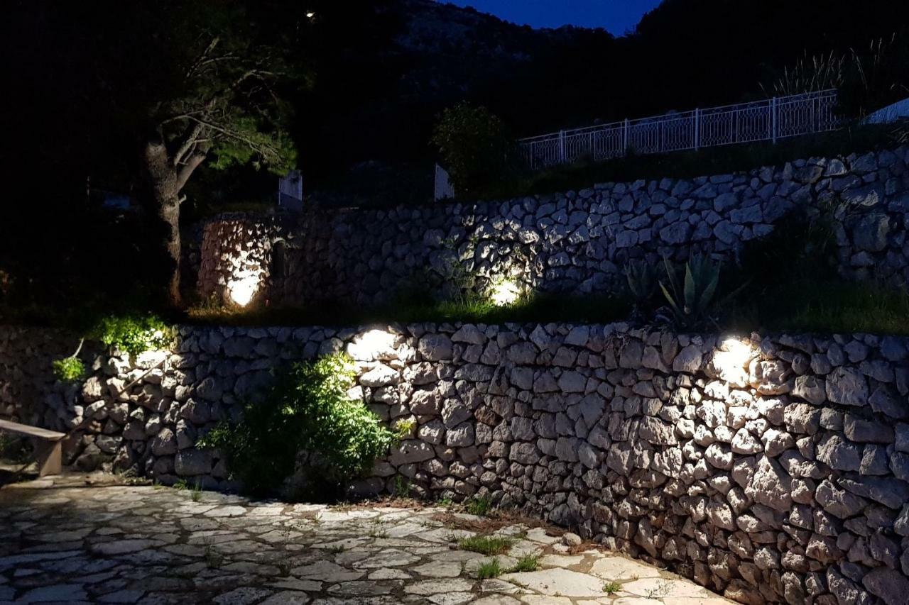 Villa Kuca Za Odmor Jelena à Starigrad Paklenica Extérieur photo