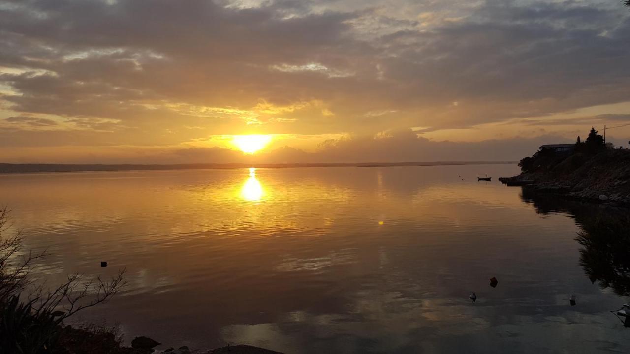 Villa Kuca Za Odmor Jelena à Starigrad Paklenica Extérieur photo